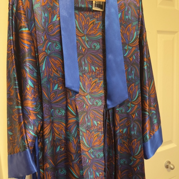 Diamond Tea Montreal Gowns Robe - Picture 3 of 4